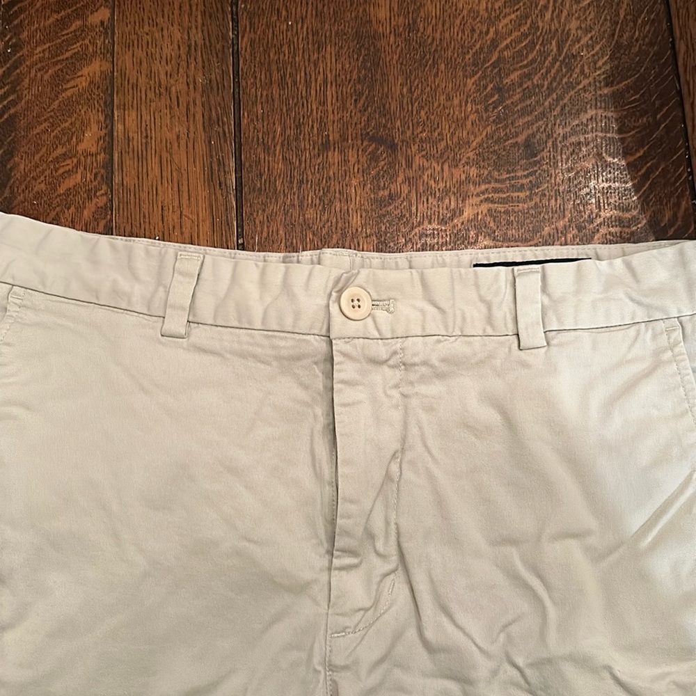 Vineyard Vines shorts. Size 32. Classic khaki. Flat front.